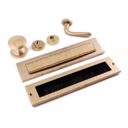 Complete voordeurset met briefplaat | Hardbrass | Getrommeld Messing Rechts