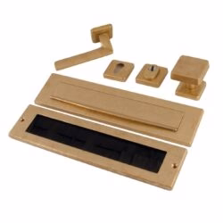 QBE complete voordeurset met briefplaat | Hardbrass | Getrommeld Messing Links