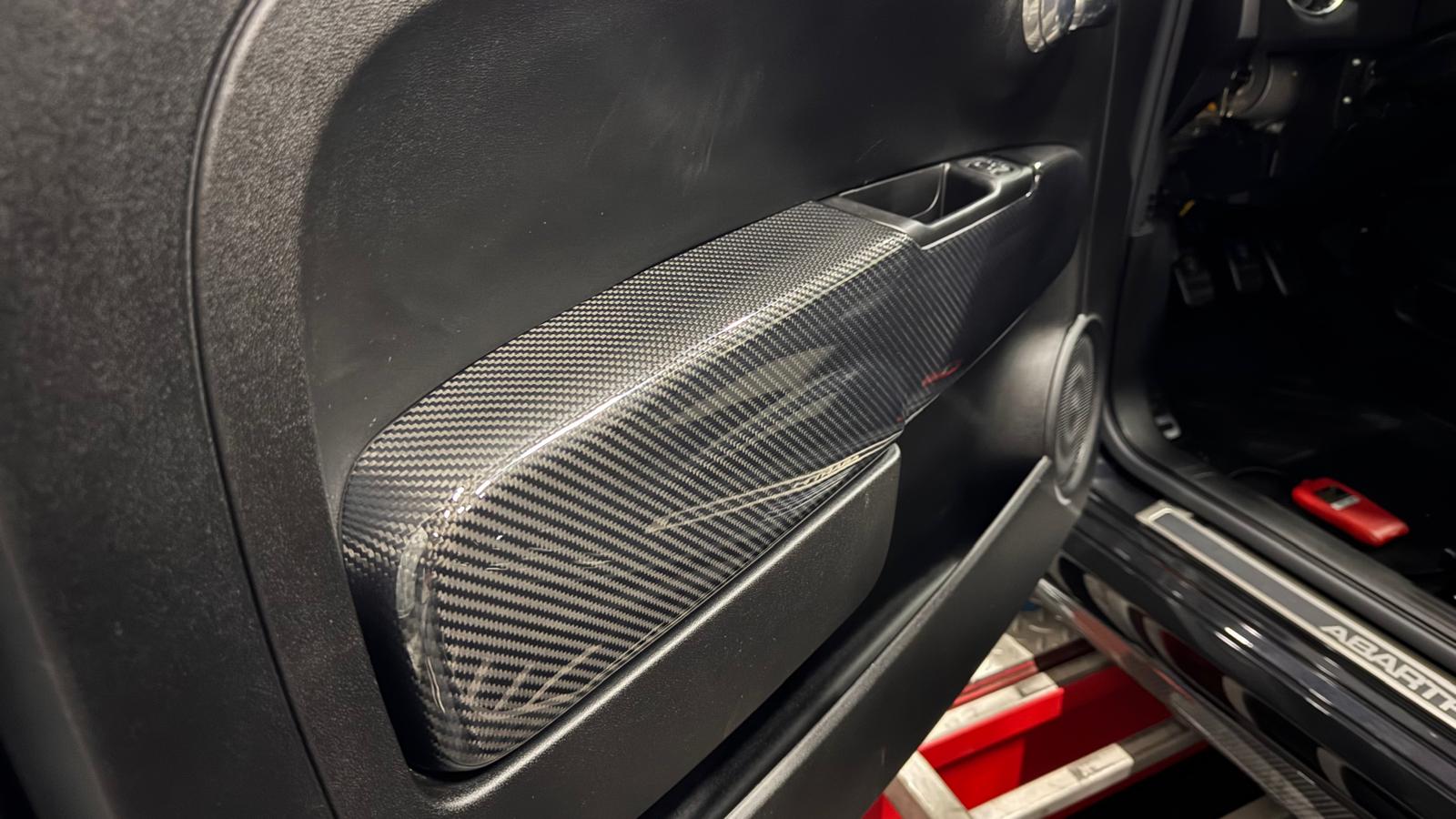 Abarth 500/595/695 – 100% full carbon doorpanel arm rest cover L+R