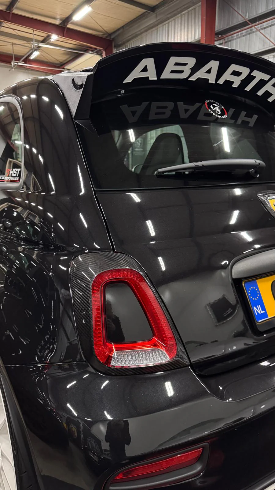 Abarth 500/595/695 – 100% full carbon rear light carbon unit