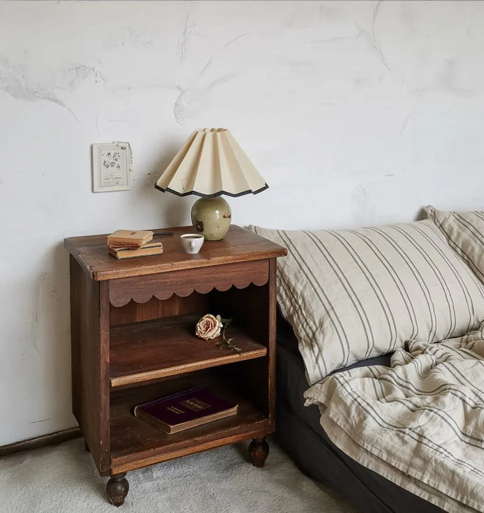 Rustiek Massief Houten Nachtkastje – Handgemaakt Mid-Century Moderne Bedside Table