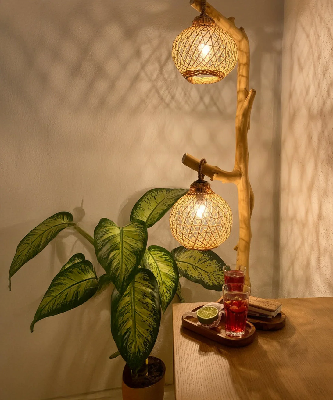 Boomtak Vloerlamp van Driftwood – Handgemaakt, Houten Rustieke Staande Lamp