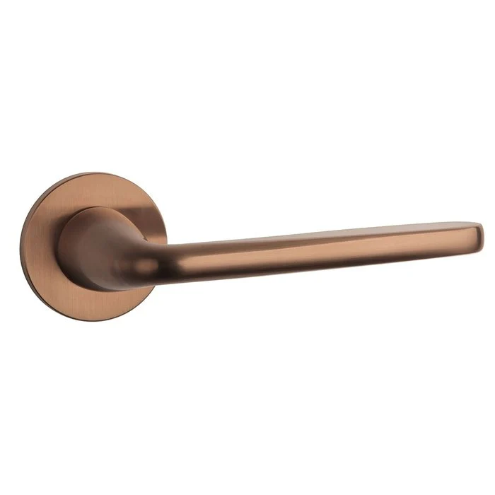 Deurklinken Hiacynta op rond rozet | Aprile | Koper PVD