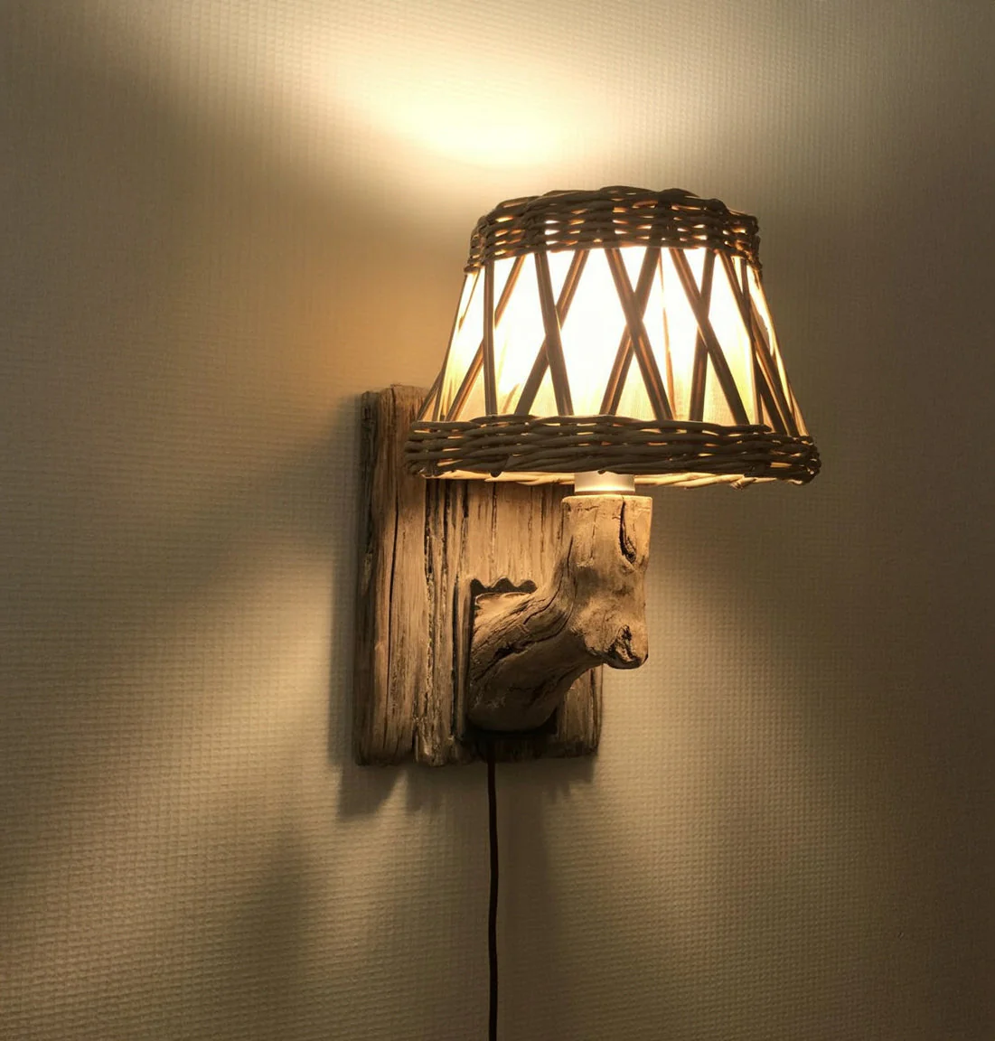 Drijfhout Wandlamp – Unieke Natuurlijke Wandverlichting, Handgemaakte Drijfhout Lamp voor Woonkamer of Hal, Rustieke Hanglamp Decoratie